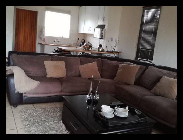 2 BEDROOM HOUSE FOR SALE IN SUNNINGHILL